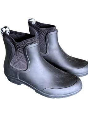 UGG Women's Chevonne Ankle Boot, Black, 6 pull on waterproof snow rain